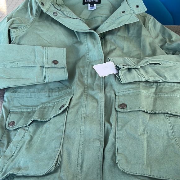 Chadwick’s M spring / fall Jacket features button and zipper placket - Picture 2 of 6
